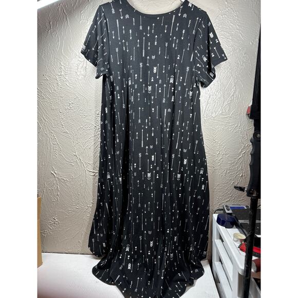 LuLaRoe Short Sleeve Round Neck Carly Stretch Swing Dress Arrows Size Medium - Picture 5 of 6